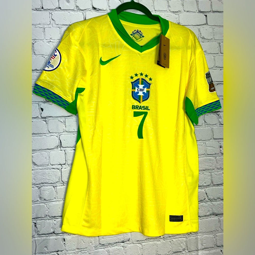 Brazil Copa América 2024 Soccer Jersey Vini Jr 7 Nike - Picture 1 of 10